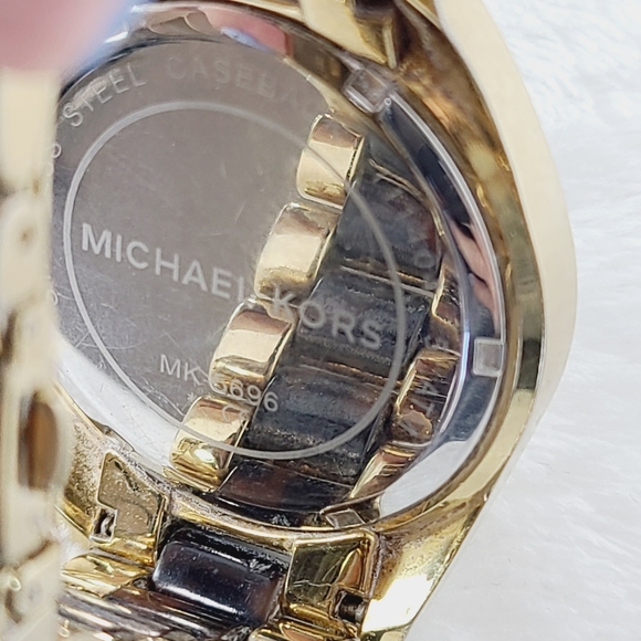 Michael Kors Tortoise Band Watch Womens - Picture 3 of 9